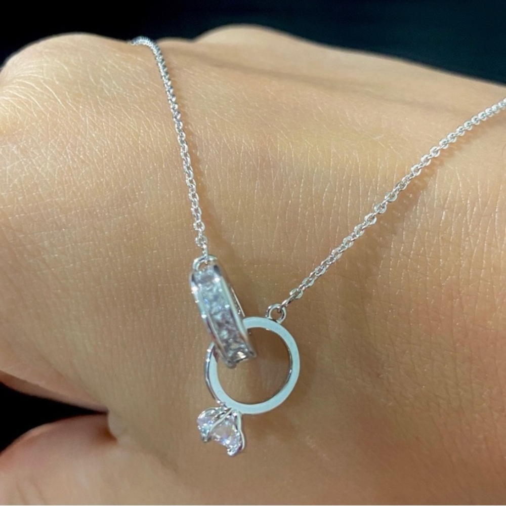 Interlocking Circle Ring Necklace - image 3